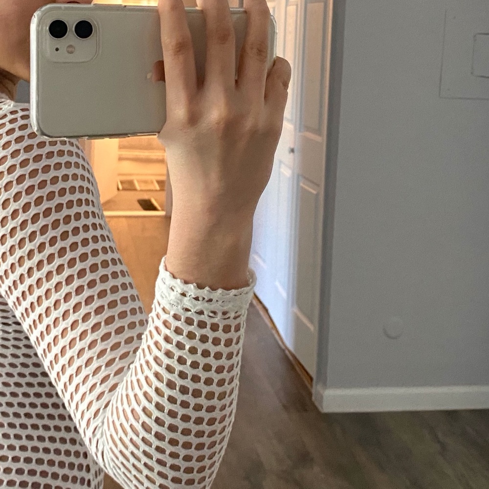 WHITE BODY - Picture 2 of 2